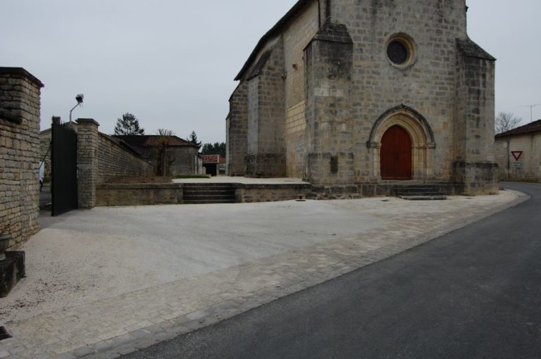 parvis église Mesnac(16)-ALUPA-Viviant-